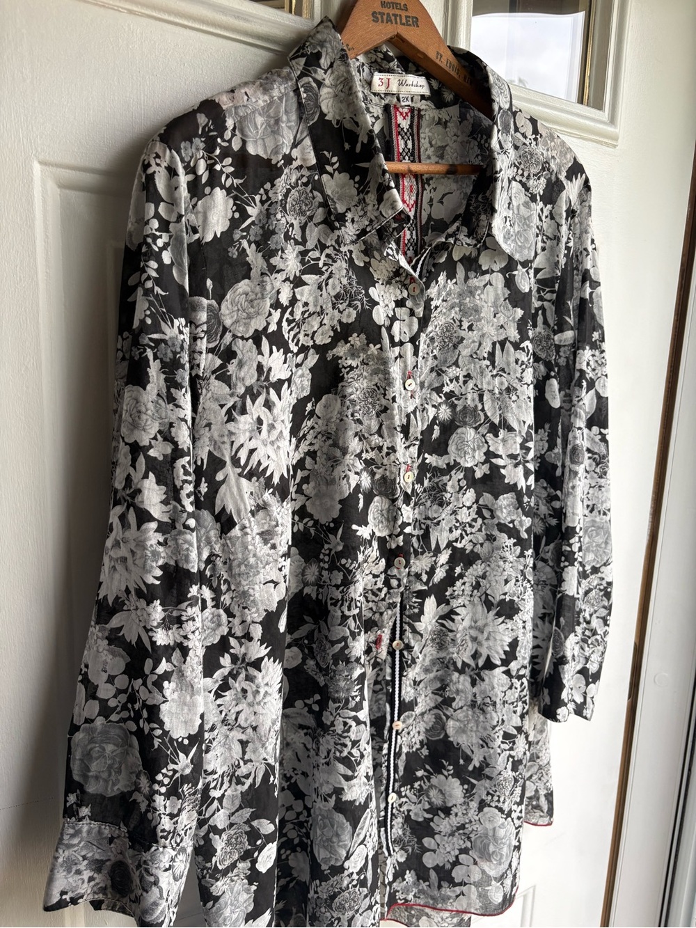 Johnny Was 3J Workshop Floral Button Up Shirt 100% Cotton Black Gray Red Trim 2X